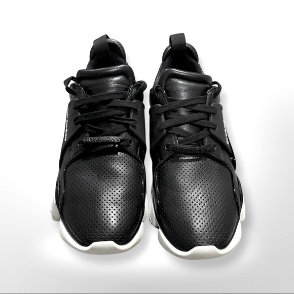 Givenchy - Picture 5 of 8